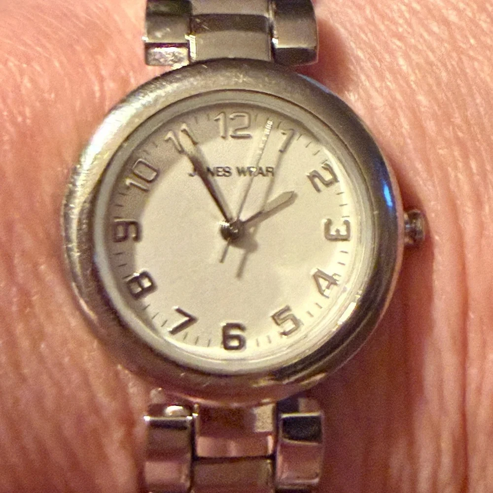 Vintage Jones NY Silver Stainless Steel Minimalist Bracelet Watch,White Dial